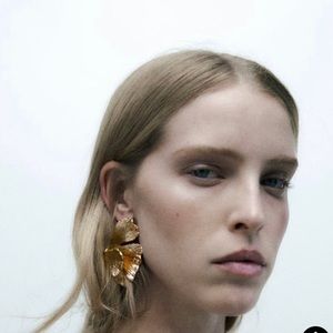 NWT Zara gold petal earrings
